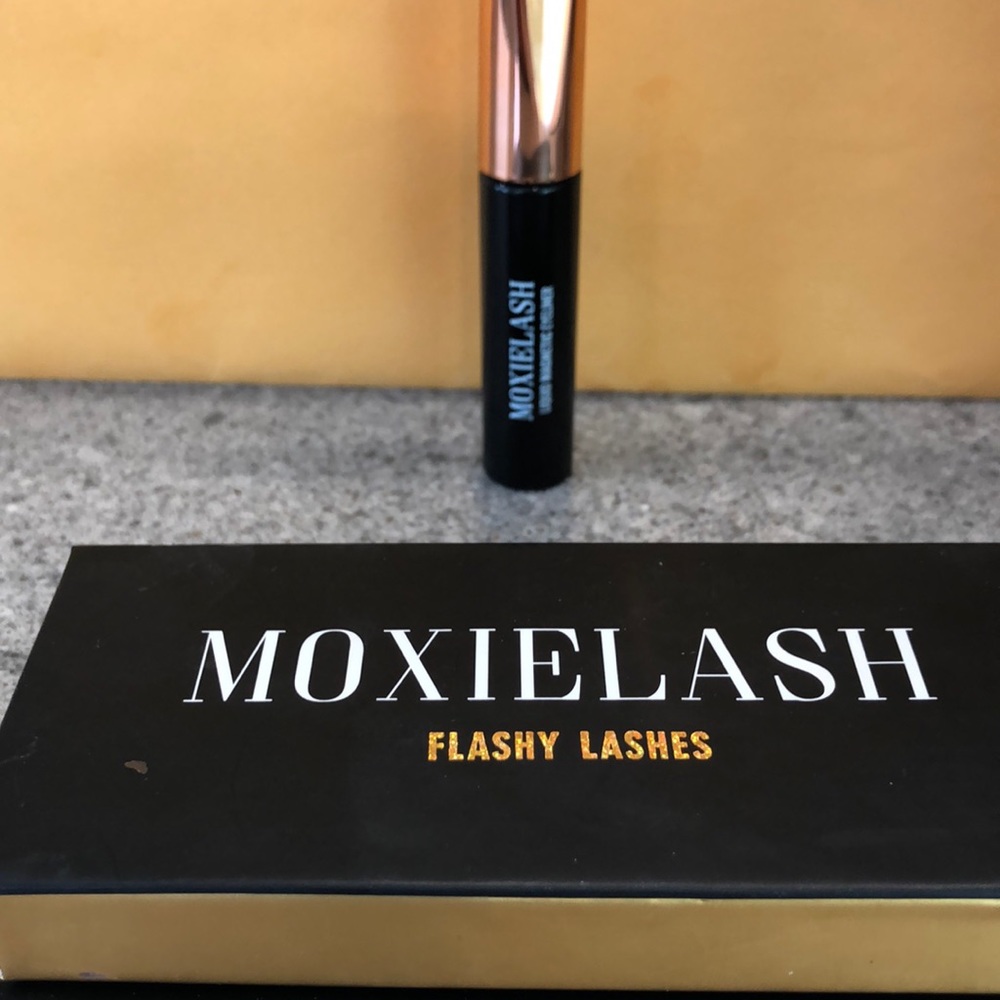 Moxielash flashy lashes